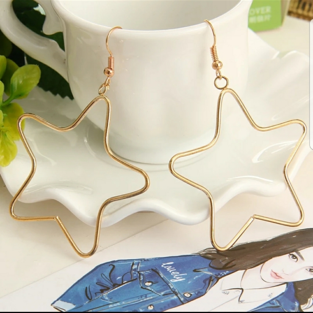 GOLD STAR EARRINGS